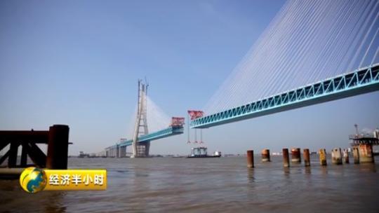 燃！中國(guó)大橋?qū)覄?chuàng)世界之最，原來(lái)是有這種“大力士”！滬通全球